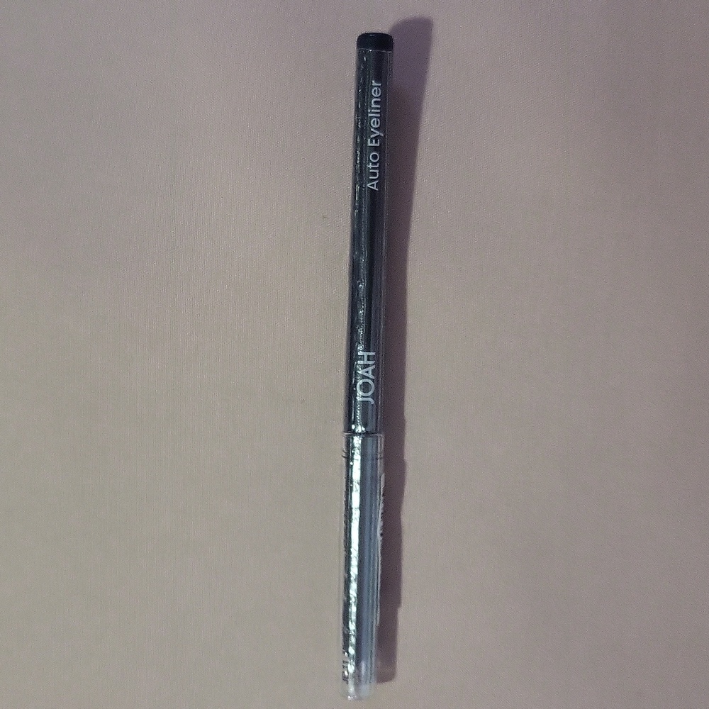 Eyeliner - Picture 1 of 3